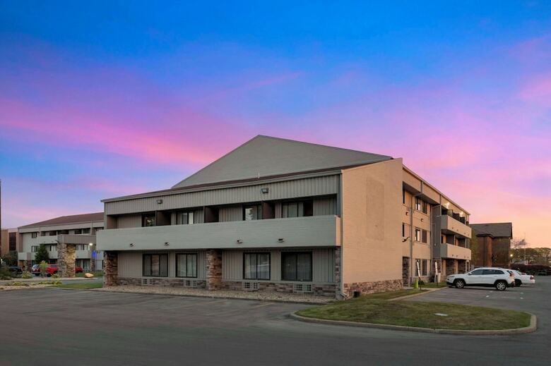 Hotel Comfort Inn & Suites North At The Pyramids