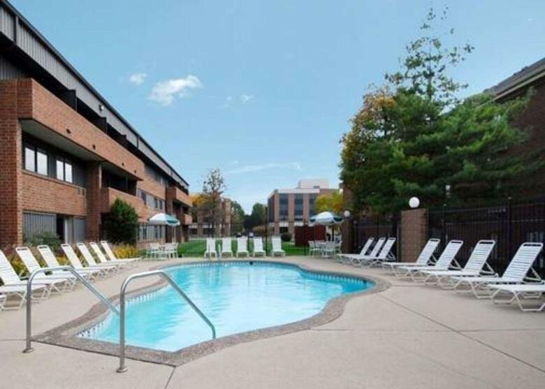 Hotel Comfort Inn & Suites North At The Pyramids