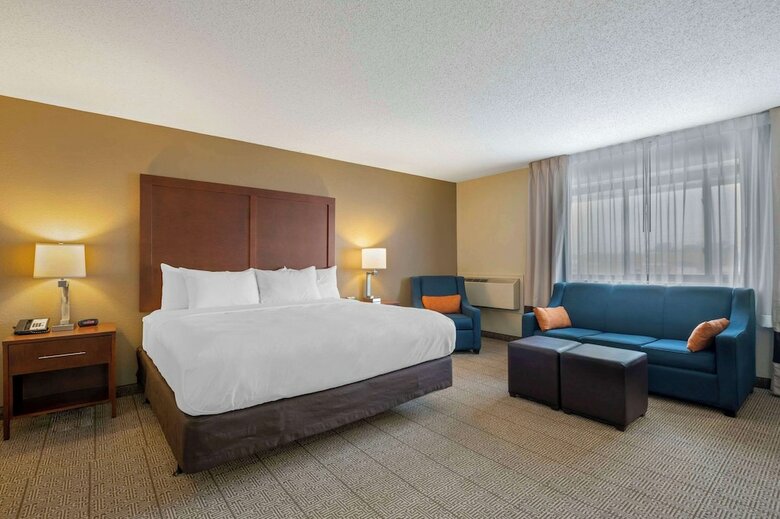 Hotel Comfort Inn & Suites North At The Pyramids