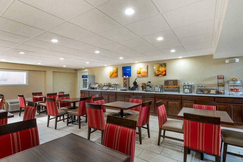 Hotel Comfort Inn & Suites North At The Pyramids