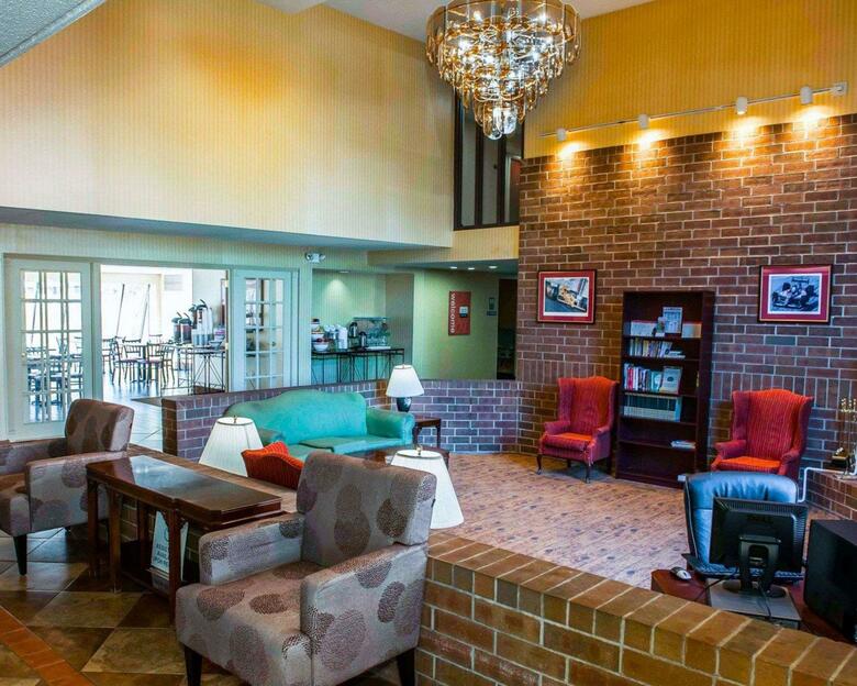 Hotel Comfort Inn & Suites North At The Pyramids