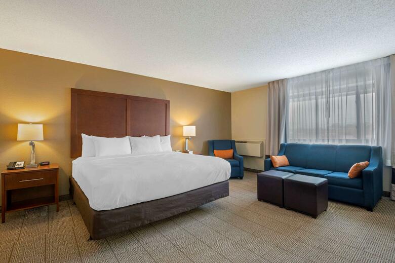 Hotel Comfort Inn & Suites North At The Pyramids