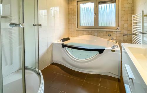 Amazing Home In Dwingeloo With Wifi And 2 Bedrooms