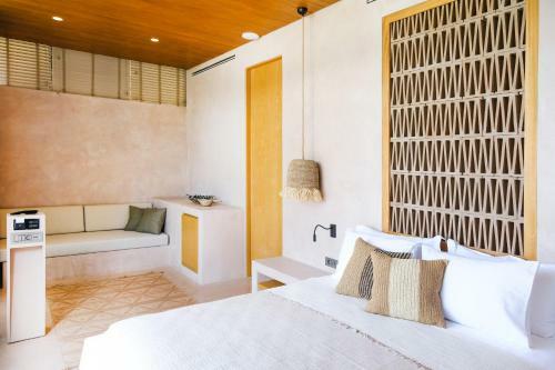 Birdcage 33 Boutique Hotel & Restaurant