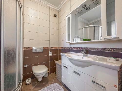 Peaceful 4br Villa W/ac&balcony 10 Min To Seaside