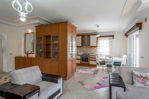 Peaceful 4br Villa W/ac&balcony 10 Min To Seaside