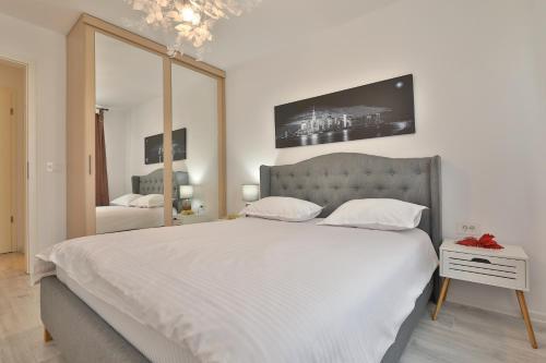 Lara Apartment 406