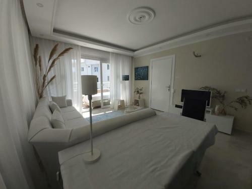 Pretty Bright And White Apartment In Alanya Turkey
