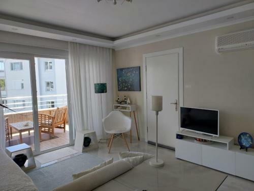 Pretty Bright And White Apartment In Alanya Turkey