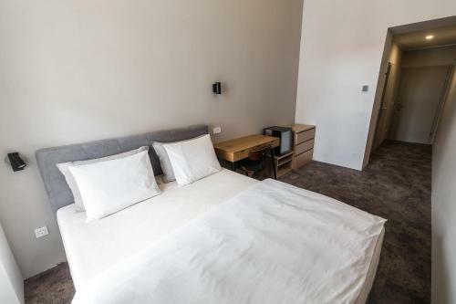 Hotel Roomers