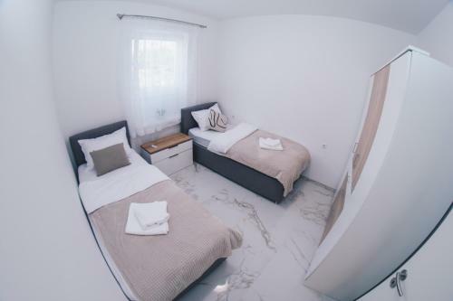 L Apartment