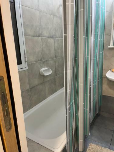 Apartamento Hermoso Departamento Con Parrillero. Zona Centro