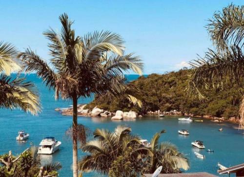 Casa C/ Piscina E Vista � Praia de Taquaras - Bc