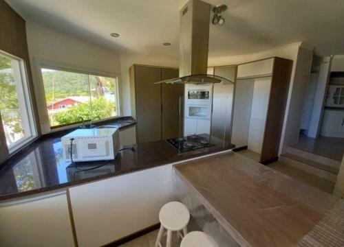 Casa C/ Piscina E Vista � Praia de Taquaras - Bc