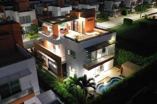 Casa San Isidro Con Elevador Ideal Para La 3 Edad