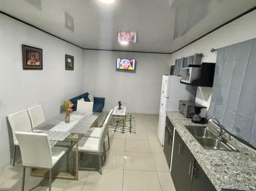 Apartamentos Cielo #1, Airport Juan Santamar�a