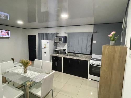 Apartamentos Cielo #1, Airport Juan Santamar�a