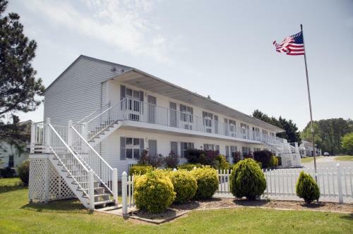 Long Acres Motel & Cottages