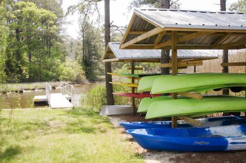 Long Acres Motel & Cottages