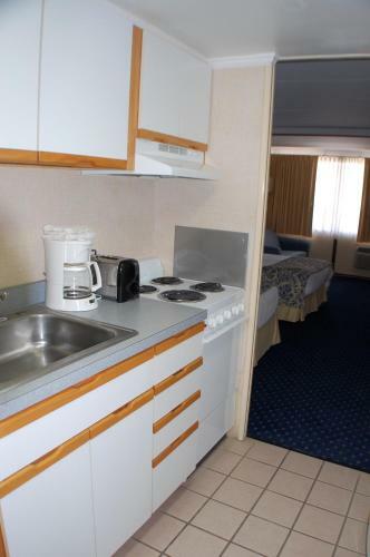 Spinnaker Motel