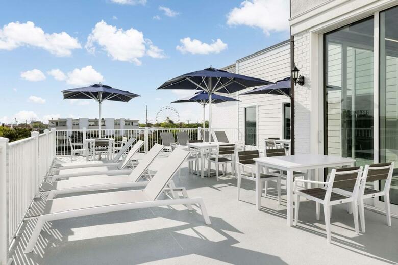 Dunes Manor Hotel