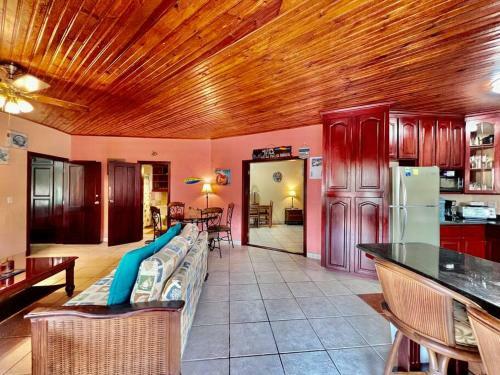 Apartamento Hermit Crab Villa 3b @sunset Villas, West End.