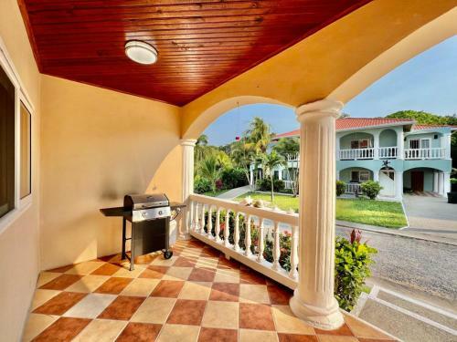 Apartamento Hermit Crab Villa 3b @sunset Villas, West End.
