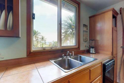 Island Breeze Villa @turtle Crossing, West Bay