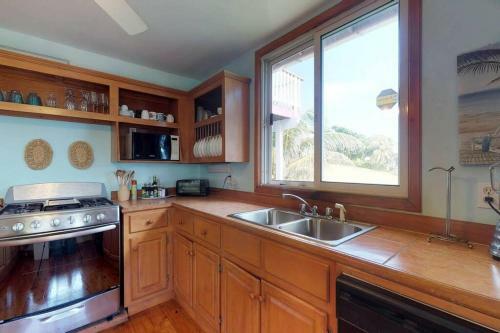 Island Breeze Villa @turtle Crossing, West Bay
