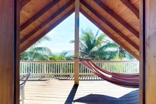 Island Breeze Villa @turtle Crossing, West Bay
