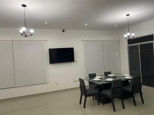 Casa Dentro de Urbanizaci�n Con Piscina Privada