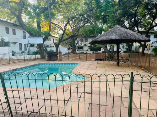 Apartamento Lovely, Modern 2-bedroom Flat With A Pool & Bbq