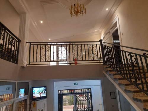 9 Roses Hotel