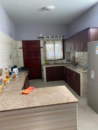 3-bedroom Entire House, With Parking On Premises