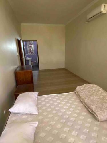 3-bedroom Entire House, With Parking On Premises