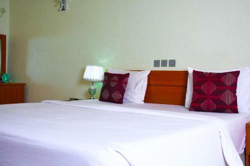 Roses Regency Hotel And Suites