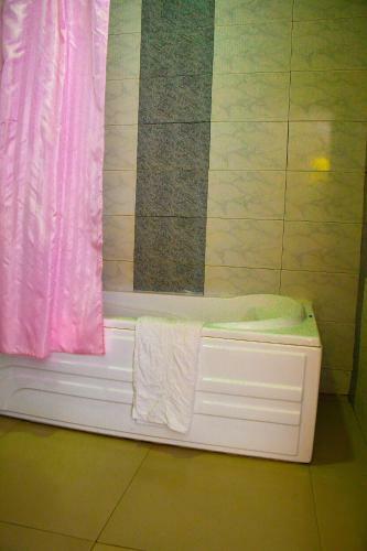 Roses Regency Hotel And Suites