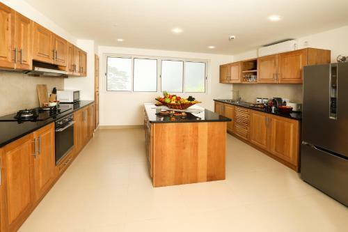 Villa Modern 4 Bedroom House With Private Pool & Views