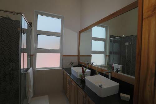 Villa Modern 4 Bedroom House With Private Pool & Views