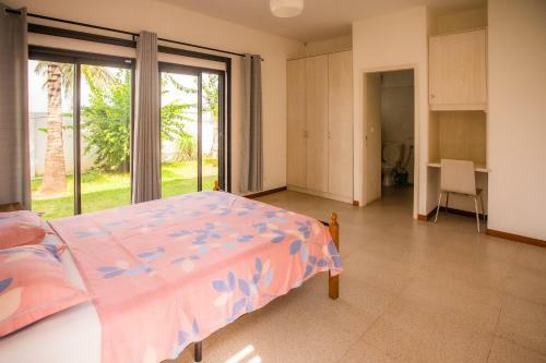 Villa Simone: Sunlit Beach Getaway W/ Pool + Wifi