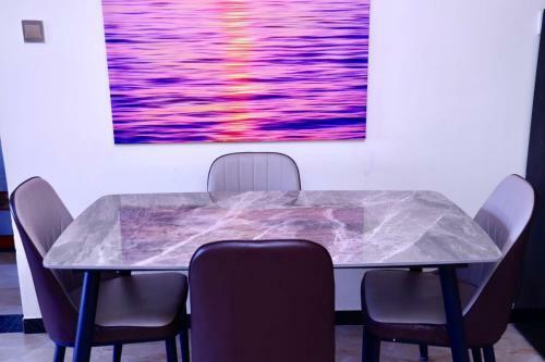 Stylish And Luxe 2 Bedroom Apartment- Waa Homes