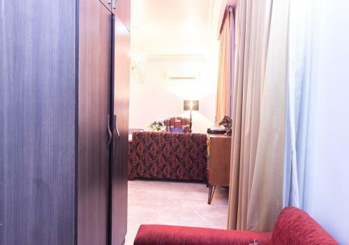 The Cromwell Courtyard Hotel Ltd