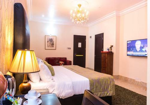 The Cromwell Courtyard Hotel Ltd