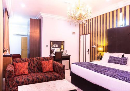 The Cromwell Courtyard Hotel Ltd