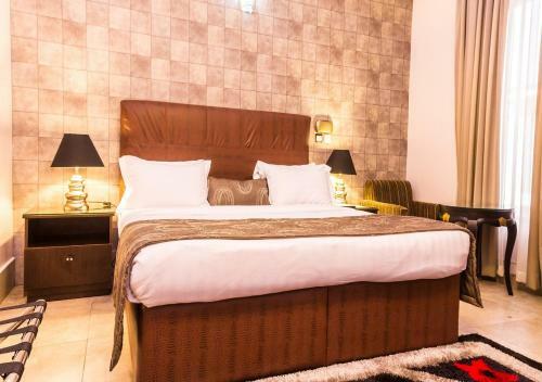 The Cromwell Courtyard Hotel Ltd