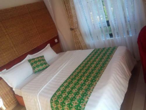 Tooro Fairway Hotel