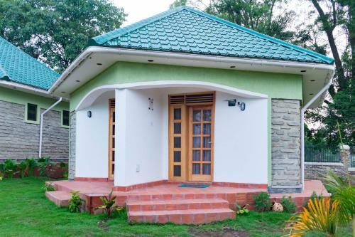 Tooro Fairway Hotel