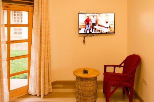 Tooro Fairway Hotel