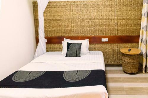 Tooro Fairway Hotel
