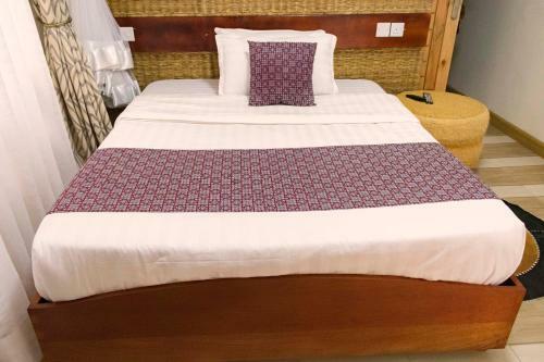 Tooro Fairway Hotel